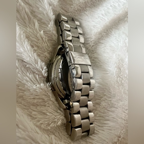 Michael Kors Watch - Picture 5 of 7